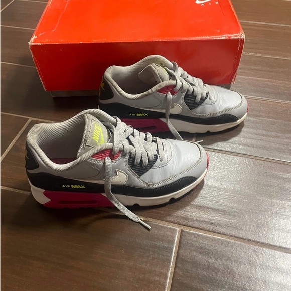 Nike Air Max 90s - Picture 2 of 5